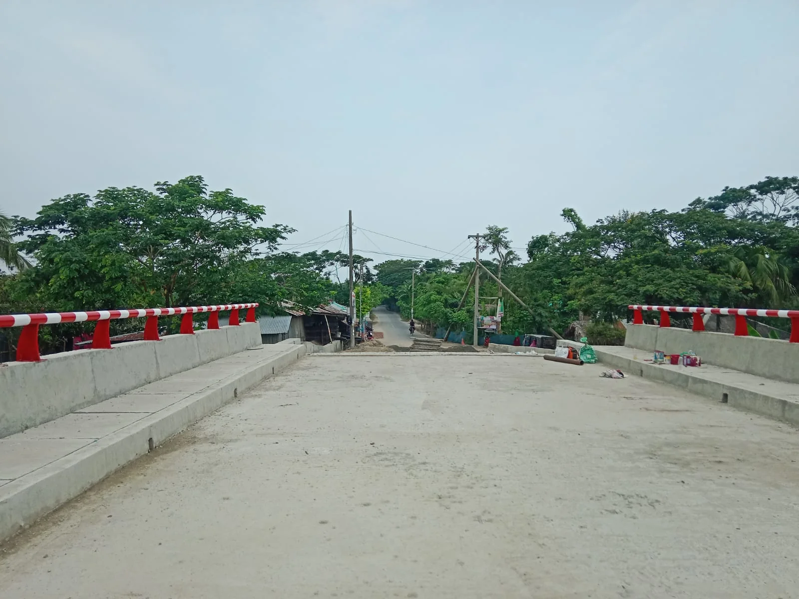 Bridge deck between painted railings — Dhalikhondo Bridge Railing
