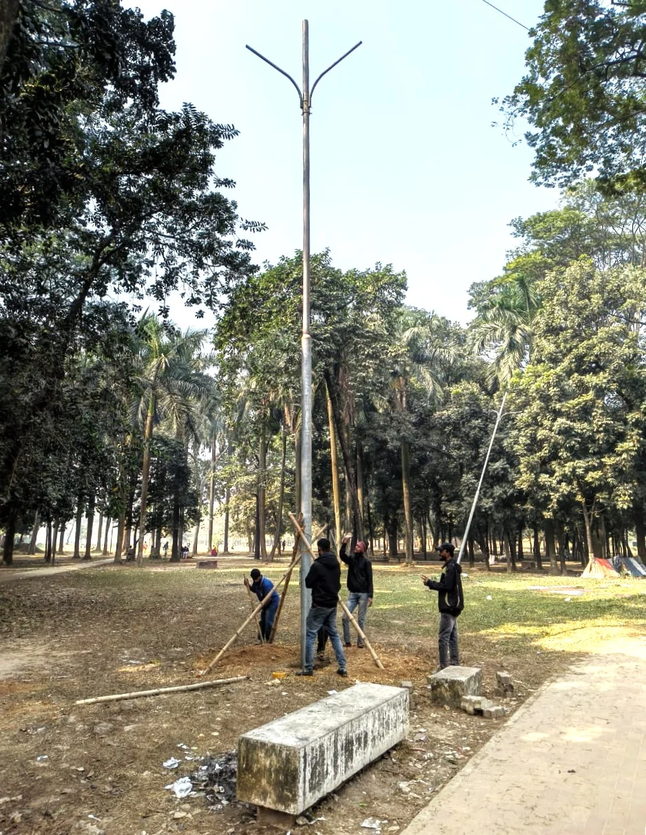 FTSL crew installing a street light pole for PWD