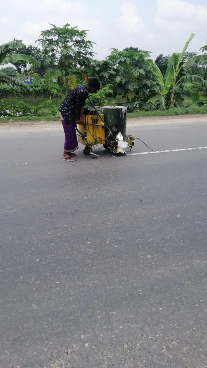 Road marking machine operating on the carriageway