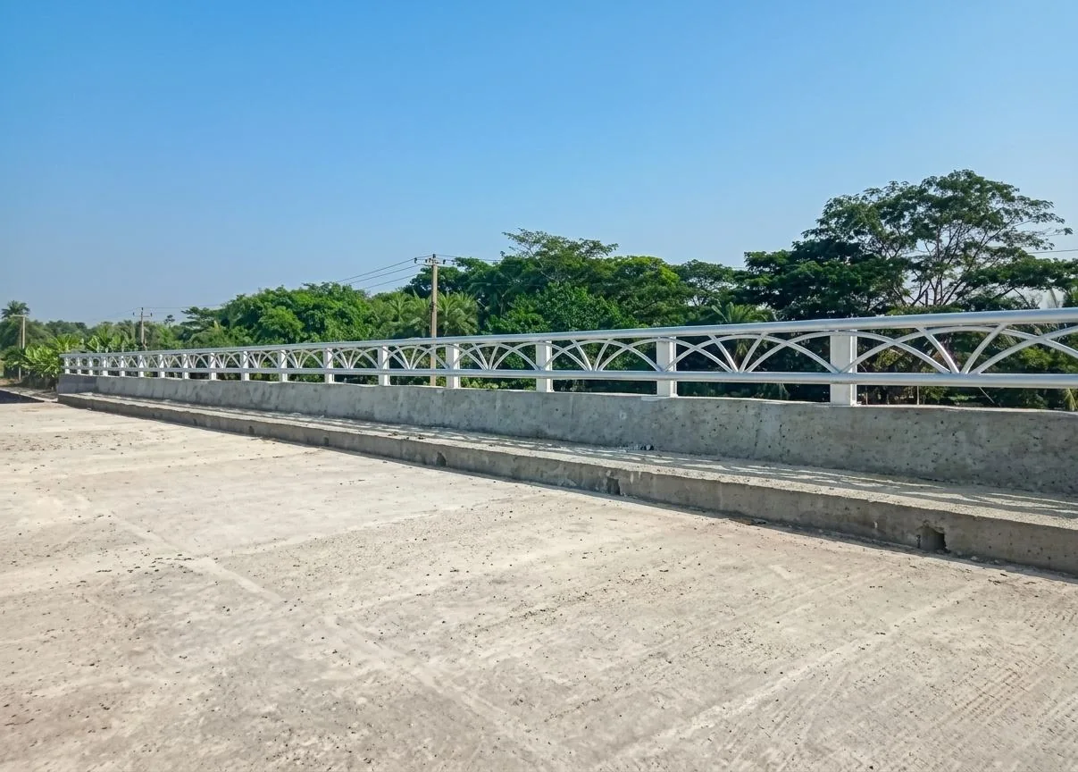 Railing along a raised roadway