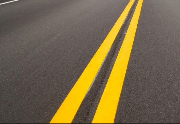 Reflective yellow road lines